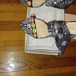 NWB Schutz Bandana print Sandal w/color 🐚
